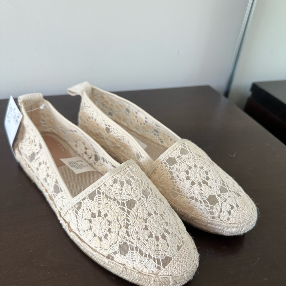 Elegant Cream Lace Women's Shoes